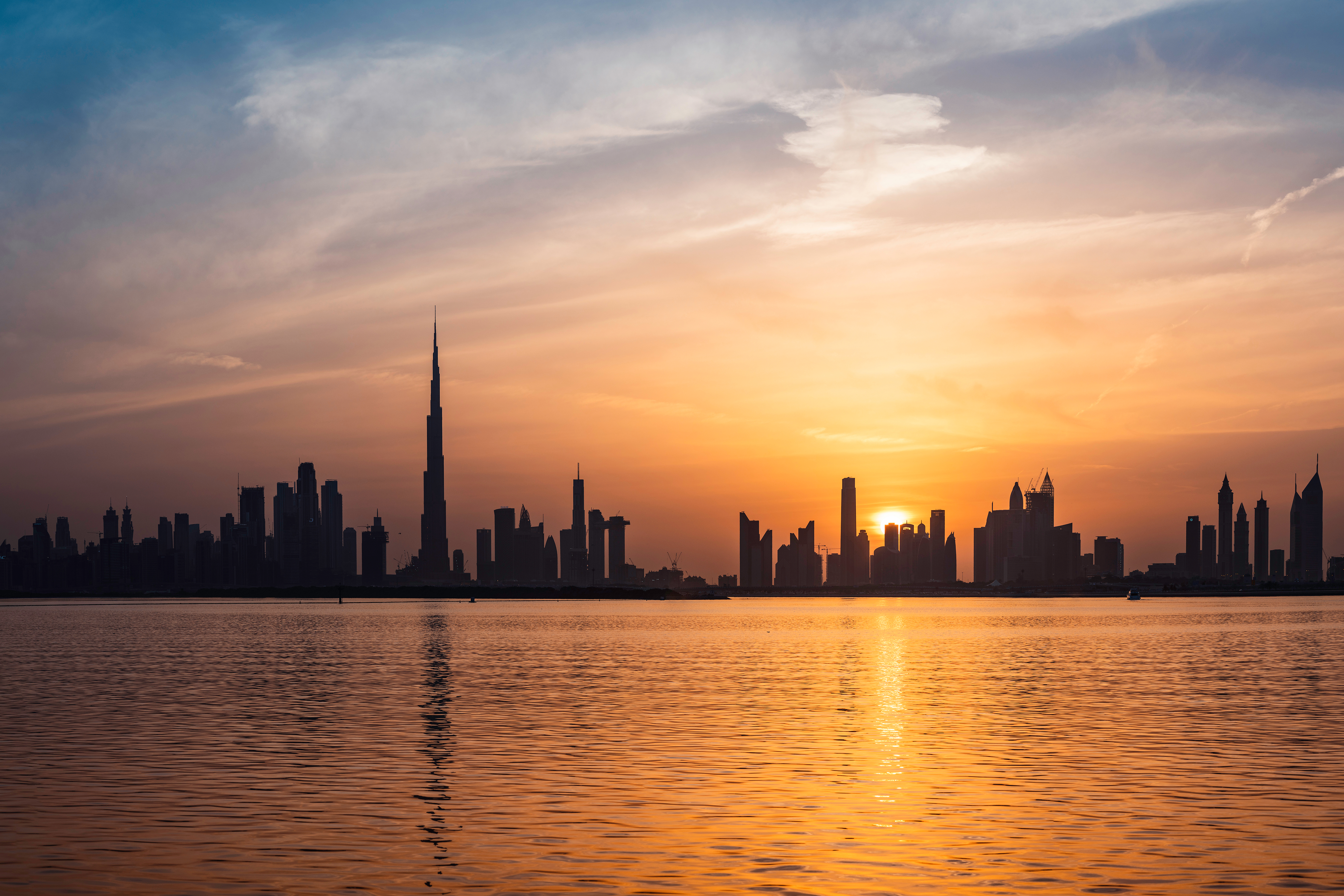 1594375843_593017-Canva---Golden-Hour.jpg